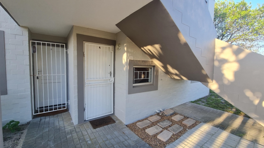 To Let 2 Bedroom Property for Rent in Sonstraal East Western Cape